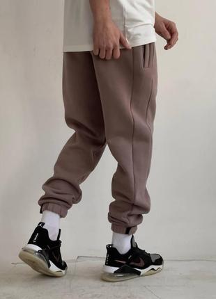 Мужские утеплённые спортивные штаны на флисе с липучками коричневые. джоггеры с манжетами на липучках чёрные2 фото