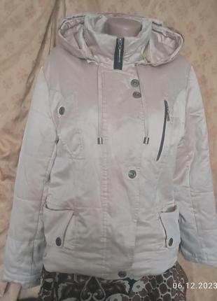 Курточка бежевая