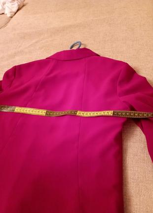 Стильный пиджак малинового цвета3 фото