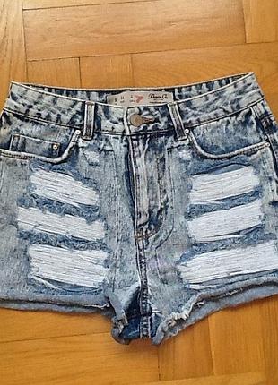 Фирменные шорты