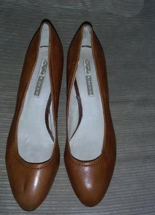 Кожаные классические лодочки на шпильке бренда buffalo london р.41 (27см)