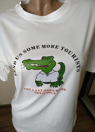 Белая женская футболка с принтом крокодила3 фото