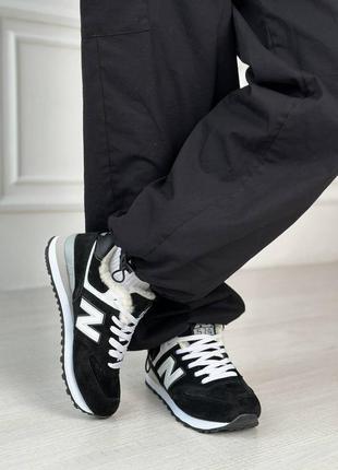 Зимові замшеві кросівки new balance 574/ хутро/ чорні з білим3 фото