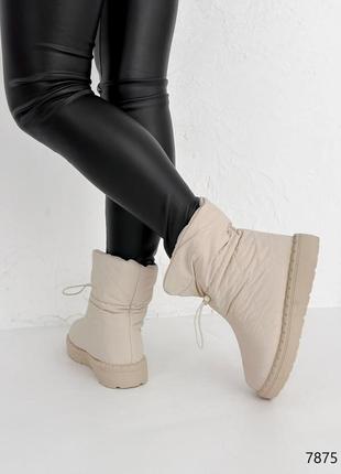 Стильні бежеві жіночі черевики дутики,уггі дуті молочні,зимові на хутрі,жіноче взуття на зиму3 фото