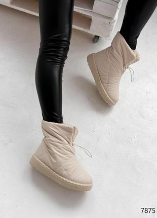 Стильні бежеві жіночі черевики дутики,уггі дуті молочні,зимові на хутрі,жіноче взуття на зиму4 фото