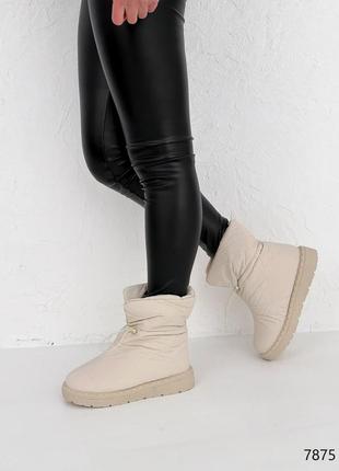 Стильні бежеві жіночі черевики дутики,уггі дуті молочні,зимові на хутрі,жіноче взуття на зиму2 фото