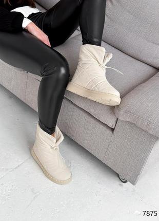 Стильні бежеві жіночі черевики дутики,уггі дуті молочні,зимові на хутрі,жіноче взуття на зиму8 фото