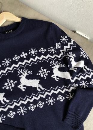 Новогодний свитер с оленями и красивым орнаментом3 фото