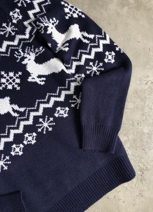 Новогодний свитер с оленями и красивым орнаментом4 фото