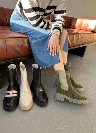 Дизайнерская лимитированная коллекция,
зимние ботинки из люксовой замши, кожи, внутрь: набивной мех,(30% овчины)
сбоку рабочая молния,7 фото