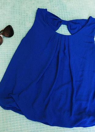 Яркая красивая майка блуза