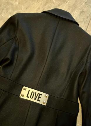 Пальто love moschino