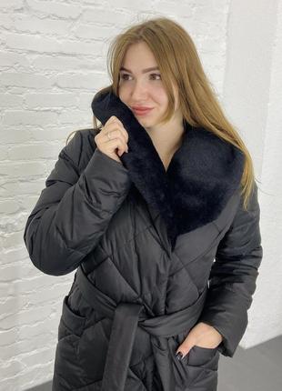 Зимнее стеганое пальто пуховик с мехом норка