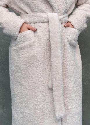 Модная шуба пальто из эко-меха теди с поясом утепленная 42-48 разные цвета молочная4 фото