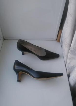 Шикарные стильные фирменные кожаные туфли peter kaiser р.3 (35)