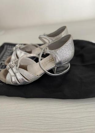 Взуття для танців, танцювальні туфлі4 фото