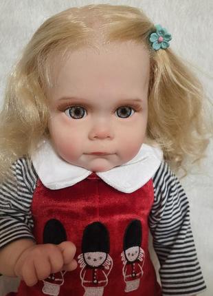 Гарна дівчинка реалістична лялька реборн (reborn) 55 см з довгим волоссям та м'яким тілом, як жива справжня дитина2 фото