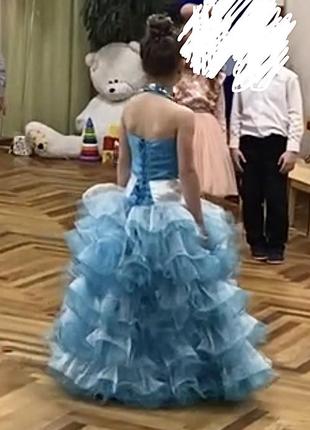 Платье пышное праздничное голубое на выпускной3 фото