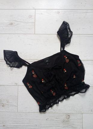 Очень красивый кроп топ майка с вышивкой р.xs