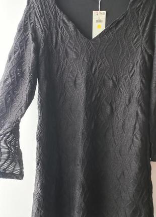 Плаття чорне коротке. з вирізом декольте,рукав з розрізом. прямий крій.3 фото