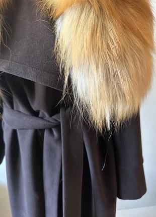 Элегантное коричневое пальто без подкладки с воротником из натурального меха лисы 46 ro-270147 фото