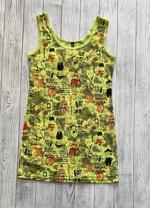 Яскрава літня футболка з принтом