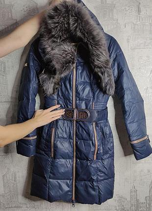 Пуховик (пальто) з поясом на резинці синього кольору