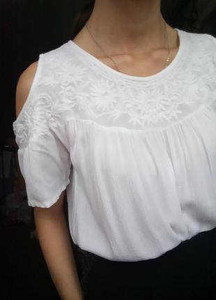 Біла блузка з відкритими плечима, вишиванка, біла вишиванка, ошатна блуза3 фото