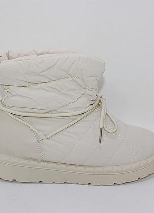 Стильні молочні жіночі уггі дутики,черевики дуті зимові на шнурівці,з хутром,жіноче взуття на зиму7 фото