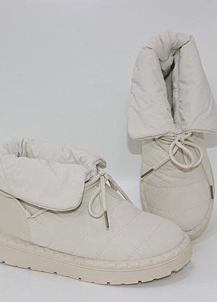 Стильні молочні жіночі уггі дутики,черевики дуті зимові на шнурівці,з хутром,жіноче взуття на зиму4 фото