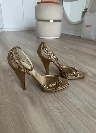 Босоножки prada