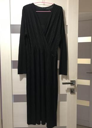 Классное черное классическое платье 20-22размера1 фото