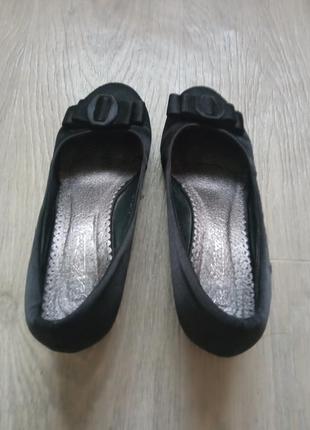 Фірмові нарядні туфлі 38 р.