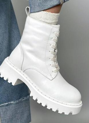 Жіночі черевики шкіряні білі зимові ботінки зима
