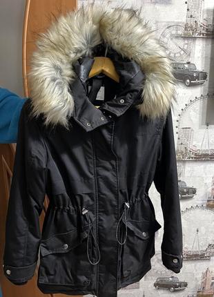 Парка зимова bershka, чорна