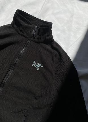 Женская черная кофта на замке arc’teryx