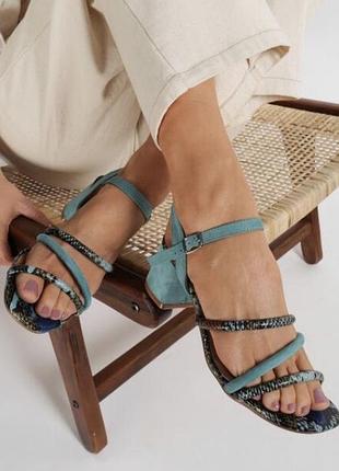 Блакитні босоніжки bb