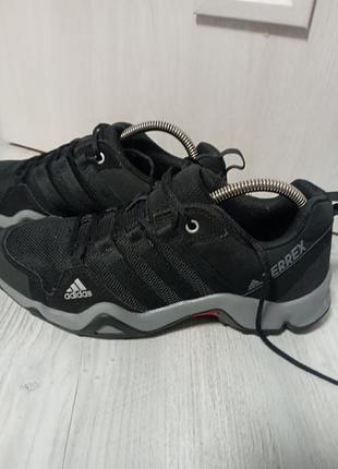 Кроссовки adidas terrex.