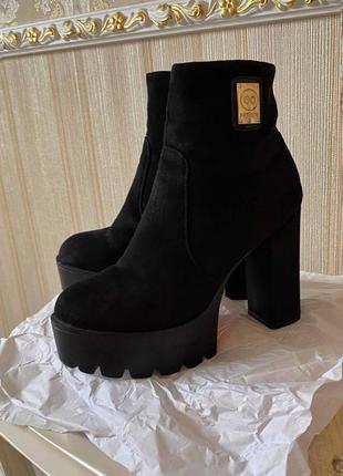 Жіночі ботинки