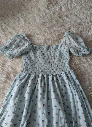 Нежное коттоновое платье с разрезом в цветочный принт3 фото