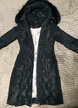 Зимняя длинная курточка-пуховик с натуральным мехом2 фото