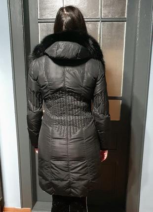 Зимняя длинная курточка-пуховик с натуральным мехом4 фото
