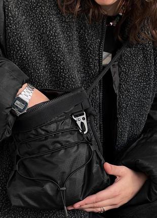 Черная сумка через плечо