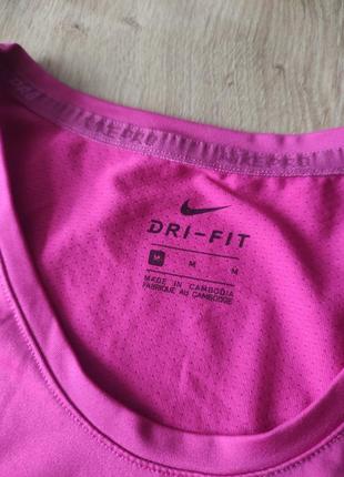 Фирменная женская спортивная футболка  nike dri-fit, оригинал. размер  м.3 фото