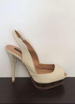 Босоніжки zara