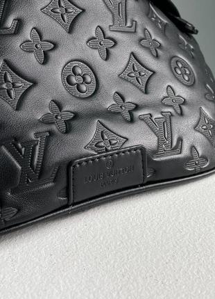 Сумка бананка у стилі louis vuitton bumbag black embossing leather5 фото