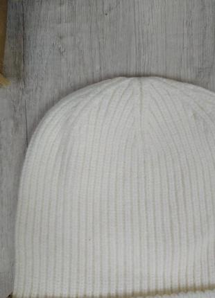 Женская вязанная шапка jolie демисезонная с отворотом белая  размер 55-585 фото