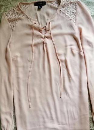 Розовая пудровая блуза лёгкая шифоновая на шнуровке удлинённая2 фото