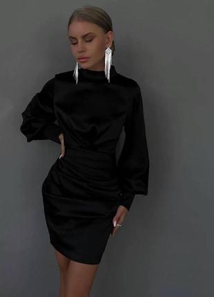 Атласна сукня міні з об'ємними рукавами з відкритою спинкою по фігурі плаття чорна новорічна святкова вечірня елегантна стильна трендова2 фото