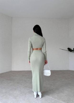 Оливковый костюм в рубчик водолазка юбка4 фото